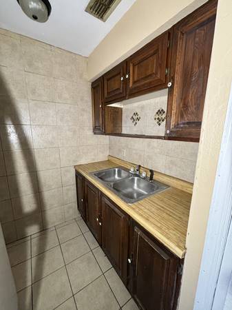 $700 / 1br - Centrally located 1 bedroom (Laredo)63662034701827122