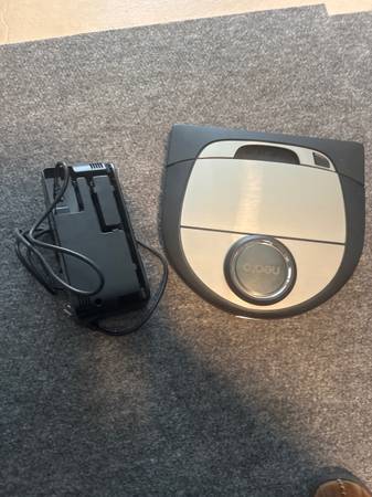 Neato Robotics D7 Connected Auto Charging Pet Robotic Vacuum Cleaner 1