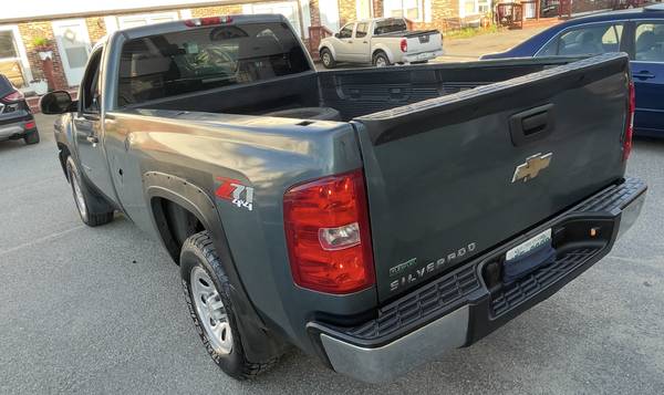 2011, Chevy Silverado,1500,V8, cabina regular,4x4,automático, excelente estado - $6,500 (North Hampton)63654724871683121