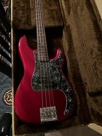 Fender Precision, 71 Re Issue Nate Mendel Signature Bass 1