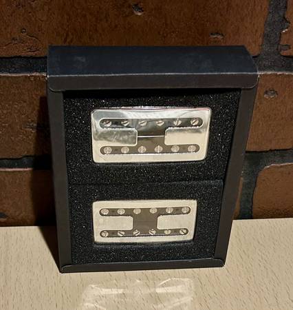 The FretWire Chrome Humbucker Pickups 1