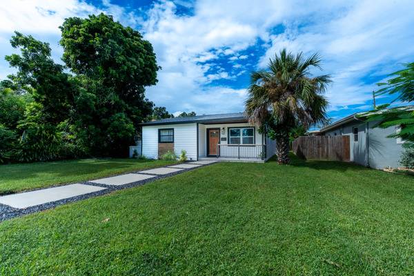 $2,700 / 3br - 1160ft2 - FOR RENT – St. Petersburg |3BR / 2B Not in a flood zone (Woodlawn)63991086248835121