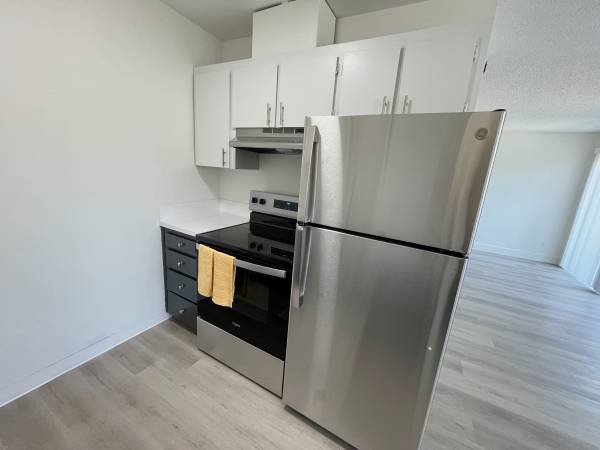 $1,495 / 2br - 700ft2 - Get $200 Off! Private Covered Balcony and In-Unit Laundry! (Aloha)63842022419587123