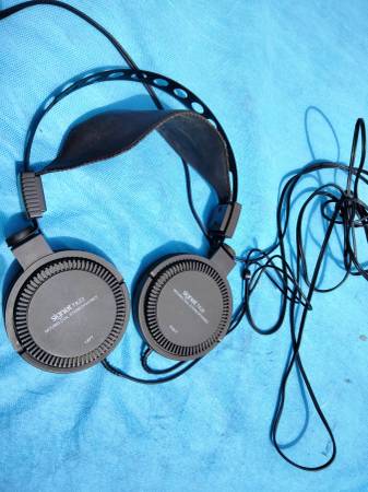 Signet moving coil headphones 1