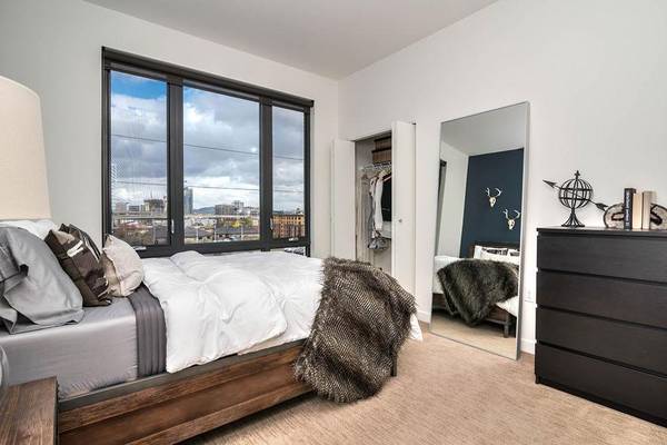$1,532 / 580ft2 - Controlled access vehicle and bike parking, Quartz countertops (In the heart of Slabtown)63672619077507124