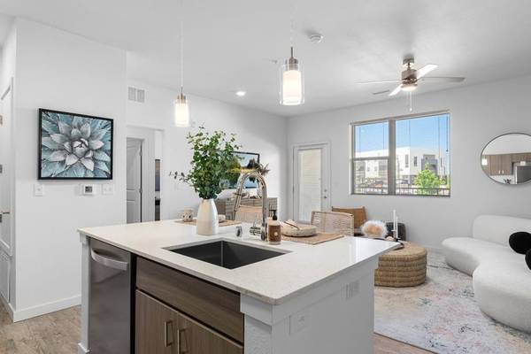 $1,945 / 1br - 782ft2 - Borrow-a-Bike, Oversized Closets, Stainless-Steel Appliances (Located next to shopping centers, I-25, Schools/College)63806044615555124