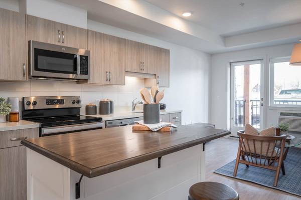 $1,524 / 1br - 602ft2 - Ready to lease! Beautifully designed 1 bed 1 bath apartment (Wood Village - 5 minute drive from 1,000 Acre Dog Park)63820882482561122