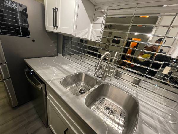 $2,350 / 2br - 1200ft2 - 2BR + Office Condo – Gated Back Unit | $2,350 + $150 Utilities | Avail (oakland east)63946807379587123