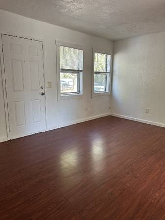 $2,200 / 2br - 10117 Old Redwood Hwy - 10111-#2 - Multi-Family in Windsor (healdsburg / windsor)63847330424961121