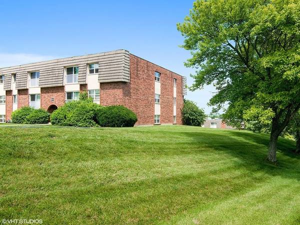 Walk-In Closets, 1bd 1ba, Located in Hamilton 1