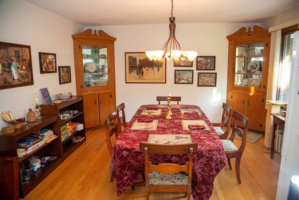 $900 / 1br - Nice, Bright Room in a Beautiful House- Available December 10, 2025 (Bradford Hills, Syracuse)63982837214979123