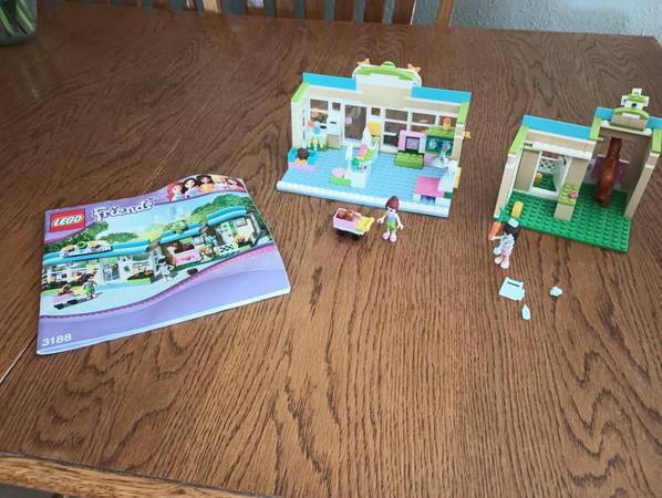Lego Friends # 3188 Heartlake Vet 1