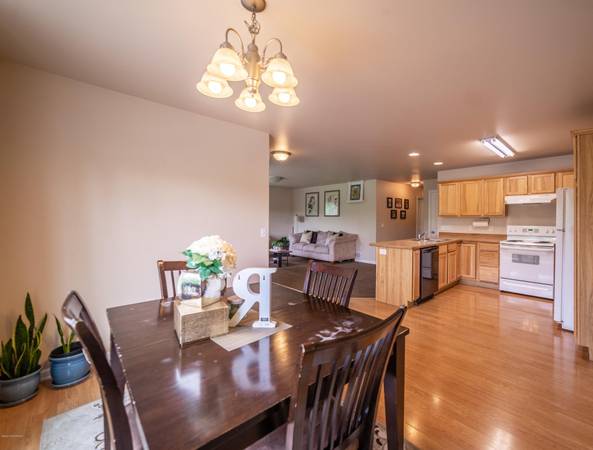 $2,000 / 3br - 1304ft2 - 8212 W Donna Marie Ln #163991793549314124