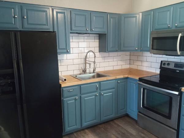 $1100.00 / 2br - 810ft2 - 4050 Airport Rd. Unit #463658264048641122