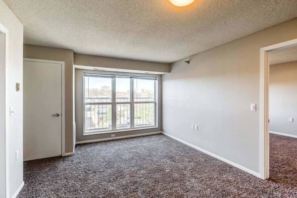 $1,575 / 2br - 1034ft2 - Large Closets, On-site Maintenance, Private Balcony (110 E 1st St, Chaska, MN)63868816371201124