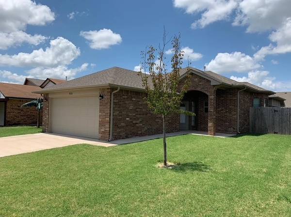 $1,650 / 3br - 1500ft2 - 925 Heather Lane (Moore)63670503065729121