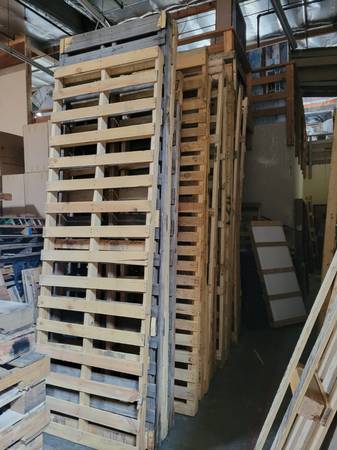 Heavy-Duty Extra-Large Wood Pallets – 96” and Up 1
