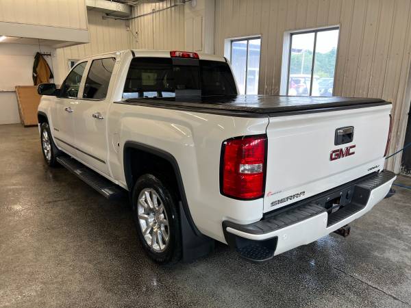 ** 2015 GMC SIERRA 1500 DENALI 4X4 4DR CREW CAB 5.8FT SB ** - $17,995 (CAMBRIDGE)63470071878145121