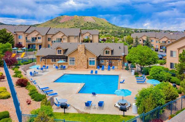 $1,024 / 1br - 745ft2 - Extra Storage, Off Street Parking, On-Site Management (1040 Highland Vista Ave, Castle Rock, CO)63666650130307121