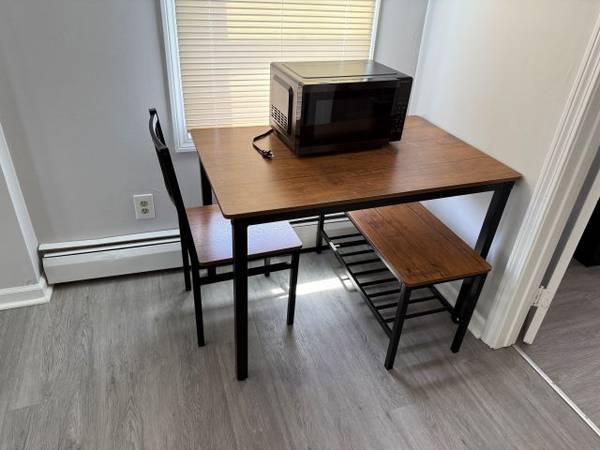 $1,500 / 1br - Downtown Shelton......"FURNISHED" & Newly Renovated......3rd floor (SHELTON)62947912825987122
