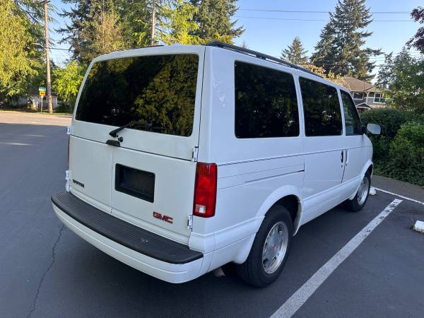 2004 GMC Safari - $6,90063470764786561124