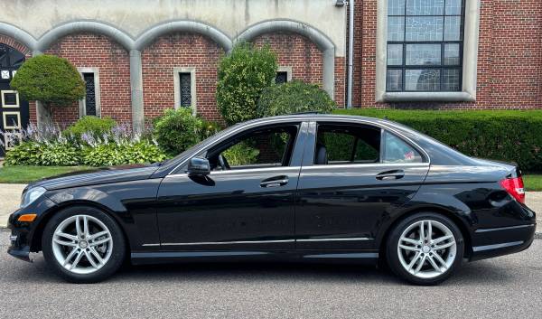 2012 Mercedes-Benz C300. 4-Matic. Sexy! - $7,800 (Douglaston Queens NY)63618004286081121