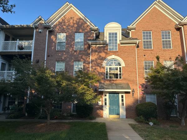 $200,000 / 2br - 1359ft2 - HOME FOR SALE!! 2 Bed, 2 Bath Condo (Greensboro)64027276318210120