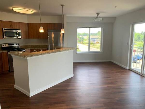 $1,760 / 1hab - 821ft2 - Electrodomésticos de acero inoxidable, encimeras de granito, muebles personalizados (Renton)63850642375043124