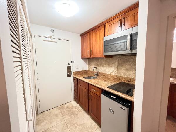 $2,000 Waikiki Marina Studio Unit with 1parking available INCLUDING UTILITIES (Honolulu)63939528794114121