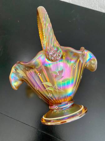Fenton Art Glass Basket Figurine SIGNED wave crest Trellis Gold Christ - $80 (healdsburg / windsor)63471457956483123