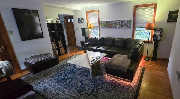 $1,025 / 2br - $1,025 / 2br - Room for Rent – Watertown - Oct 1st (Watertown)63690755202691121