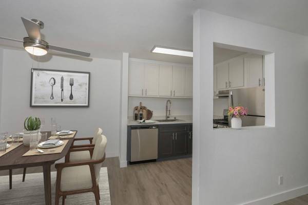 $2,065 / 2br - 900ft2 - Carport, 24-Hour Business Lounge, Private Patio, Package Receiving (Woodland)63900439533315123