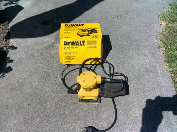DEWALT orbital palm sander 1