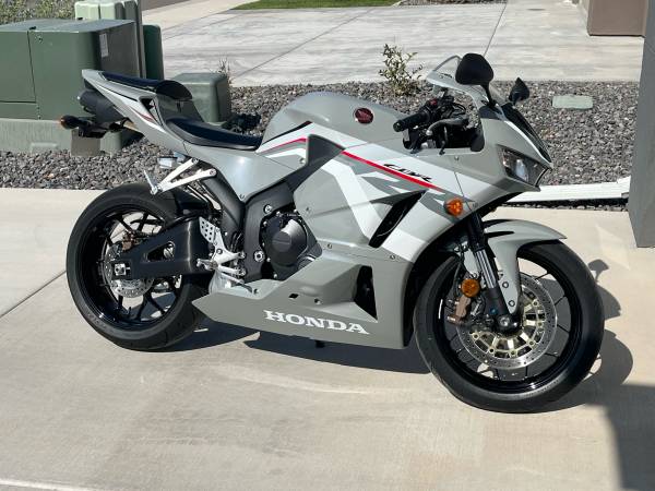 CBR 600RR 純正　2025 Honda CBR 600 RR 2025 - Motorcycle specifications, reviews