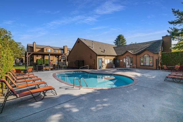 $1,655 / 2br - 1145ft2 - Newly Renovated 2 BR-Modern Kitchen, Gym Access & 2 Months Free (Fishers Landing)64039059779329121