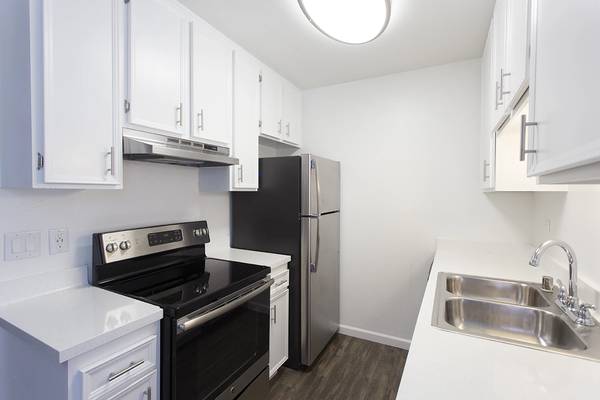 $2,395 / 1hab - Todo lo que necesitas y más: 1 hab, 1 baño en una comunidad vibrante. (Del Mar - San Diego)63663819466497124