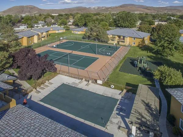 $1,619 / 2br - 1000ft2 - Pets Welcome! We accept indoor cats and dogs! Ask for details! (Reno)63992637597315120