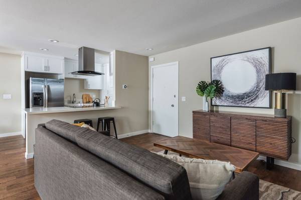 $4,095 / 2br - 1011ft2 - Conveniently Located Just Minutes to Shopping and Dining! (los gatos)63852072835075121