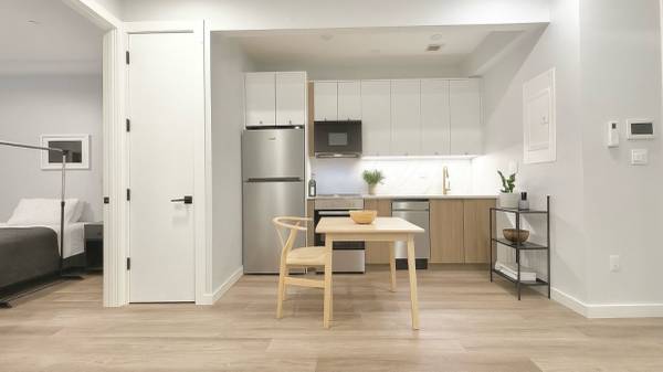 $2,950 / 2br - Beautiful Modernized 2 Bedroom In PLG Near 2&5 Train✨🏡 (Prospect Leffers Gardens)63788505603841120