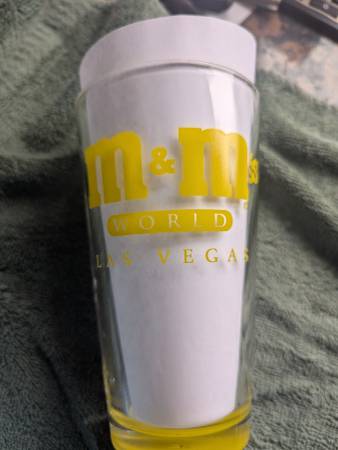 new M&M's World Las Vegas Glass bar beer las vegas yellow candy chocol 1