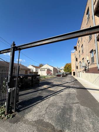 🌟 Prime Logan Square Parking- 3631 W Dickens Ave 1