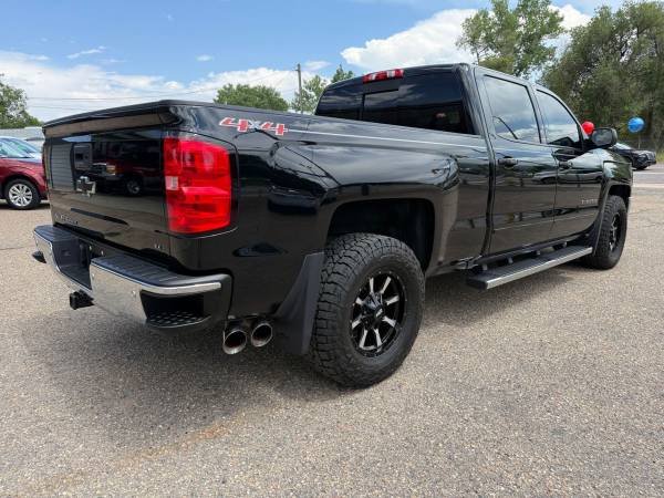 Camioneta Chevrolet Silverado 1500 Crew Cab 4x4 4WD LT usada de 2017 - $23,999 (Colorado's Midway Motors)63621876957697123