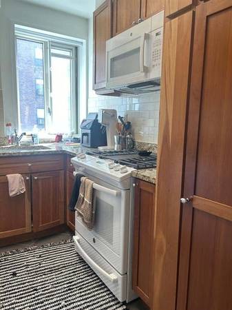 $745 / 4br - 2000ft2 - Light-Filled Room in Friendly 4BR Home, Easy Transit Access (Jamaica Plain)63996406685443124