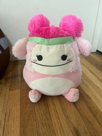 14” Zyan Big Foot Yeti Squishmallow 1