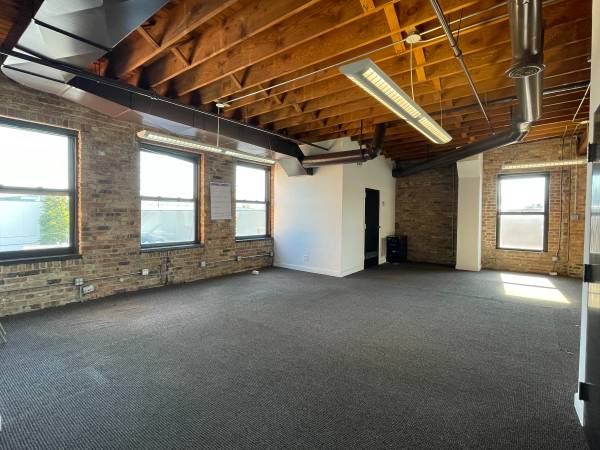 $4,450 / 2138ft2 - Ultimate Corner Loft Office! Professional/Creative. No Taxes/CAM'S 309 (Goose Island, Chicago)63918415601027120