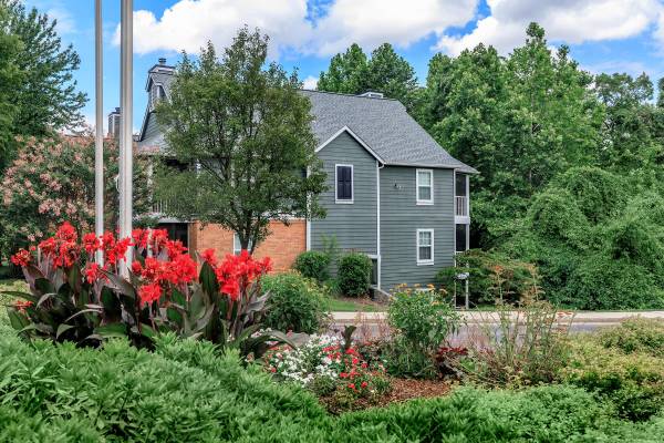 $2,219 / 2br - 1073ft2 - On-call Maintenance, Guest Parking, Pantry (8017 Ashberry Ln, Pasadena, MD)63694447157633122