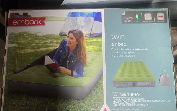 Air bed , twin size 1