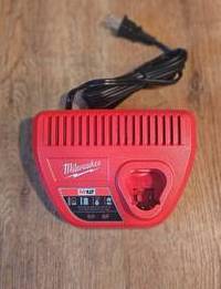 Milwaukee M12 Lithium Charger 1