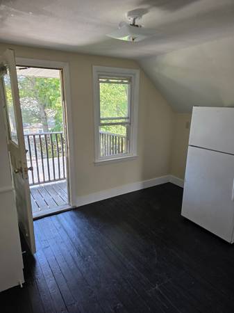 $1,250 / 2br - 950ft2 - Beautiful 3rd fl 2bd w/garage (Torrington)63945360851331122