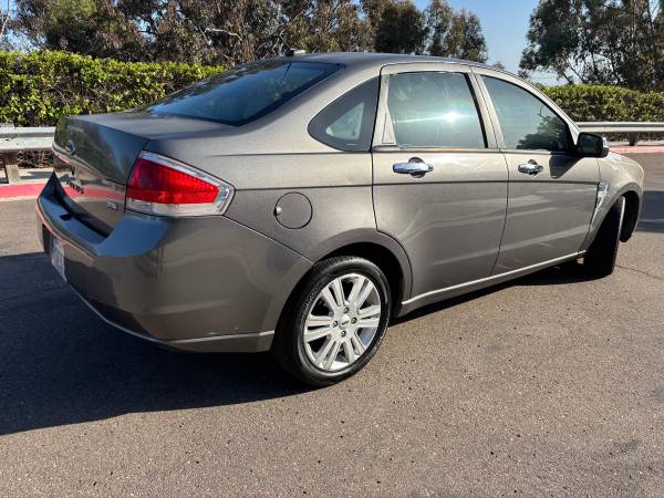 Cleanest 2009 Ford Focus SE Sedan! Excellent On Gas! - $3,999 (San Diego)63470055449857123